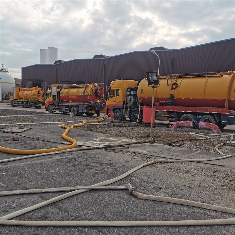 平舆污水池清理